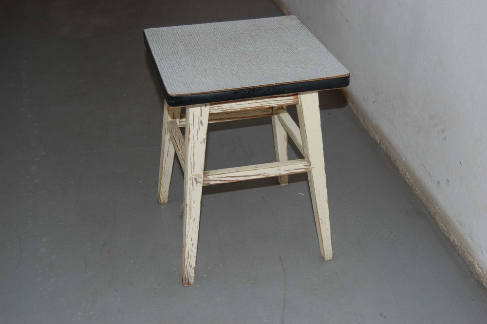 Taboret drewniany, biały - PRL Warszawa Żoliborz • OLX.pl