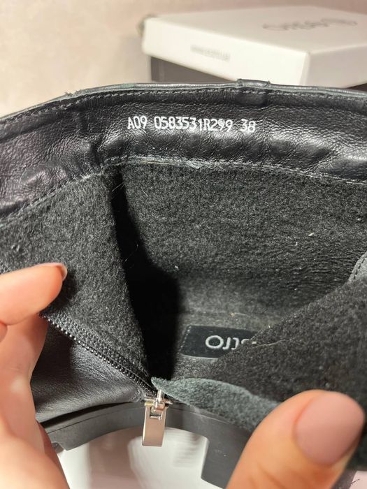 Жіночі шкіряні ботінки Estro