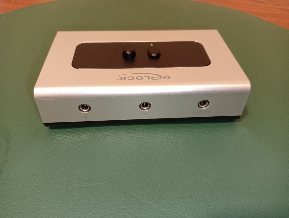 Switch  z 2 gniazdami stereofonicznymi 3,5  mmJack dwukierunkowy Deloc