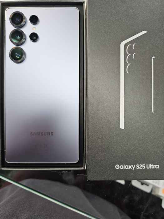 Samsung galaxy S25 ultra..256/12gb