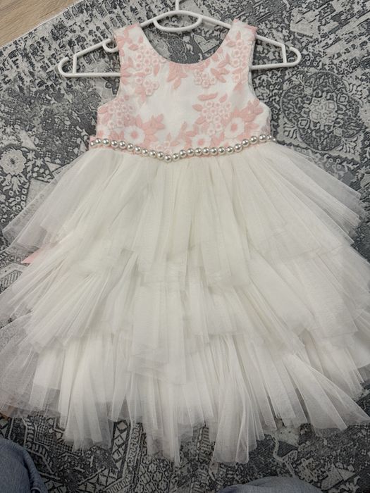 Очень красивое нарядное платье