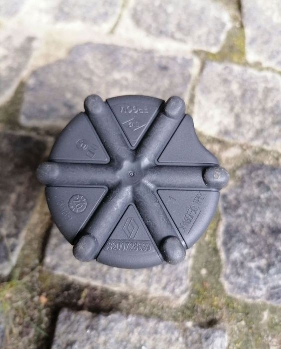 Продам оригінальну попільничку меган 2,сценік 2, меган 3, сценік 3 
По