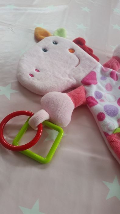 Zabawka dla niemowlaka, szeleszcząca sukienka, gryzak. Lekka.