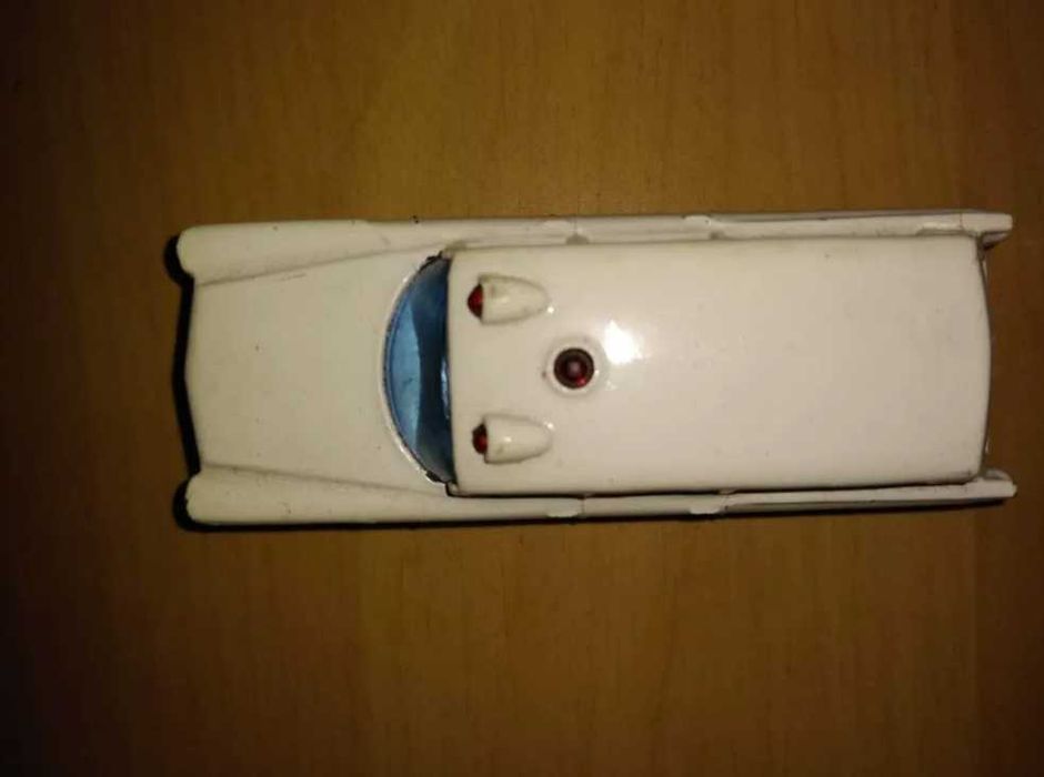 Miniatura Matchbox Cadillac Ambulance escala 1/64 nº 54