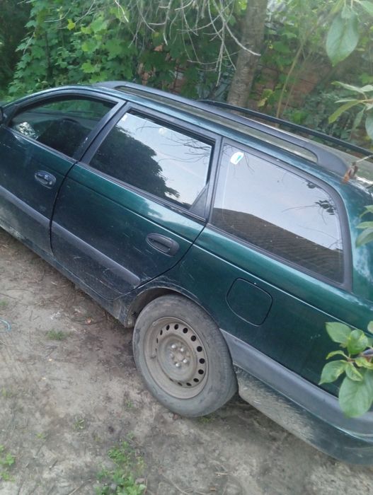 Продам Авенсис 2001г