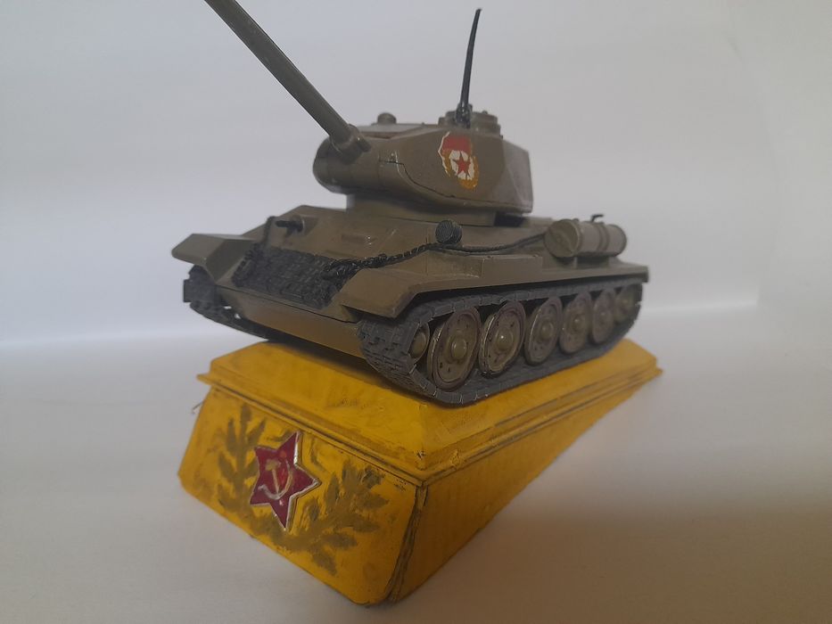 Танк Т- 34- 85, масштабна модель.