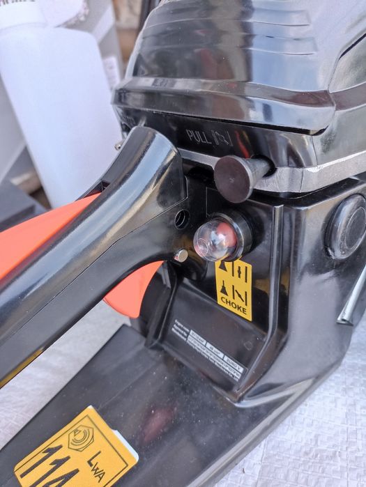 Продам бензопилу.