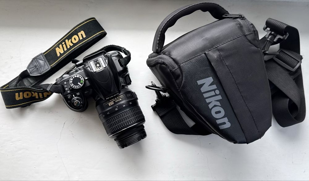 Продам Nikon D3100 + об’єктив 18–55 мм, новий акумулятор