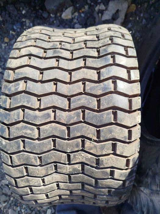 Opona rolnicza 20x10.00-8 Carlisle trawnikowa trawiasta
