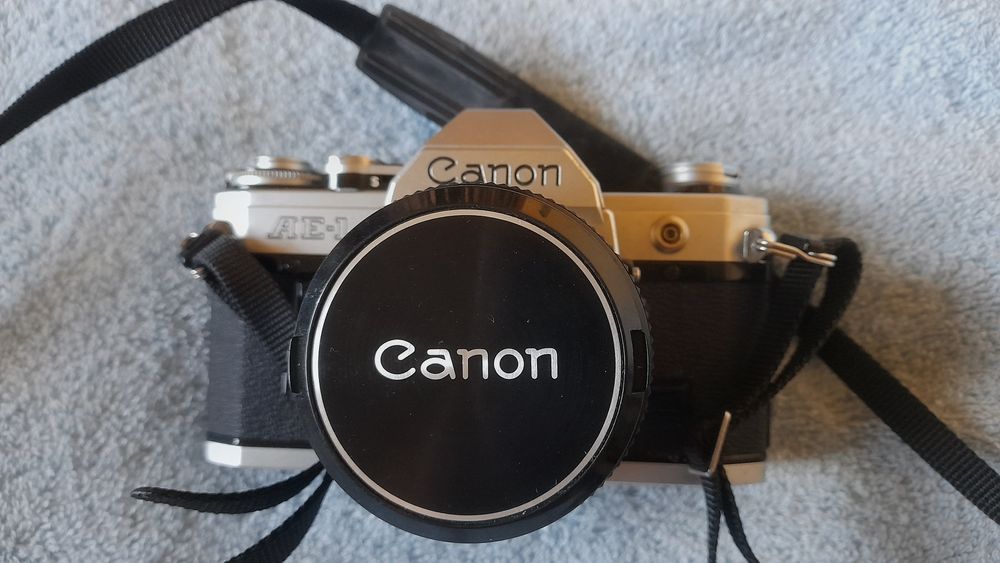 Câmara de filme vintage Canon A-1  com tampa de protecção da lente - Bom estado