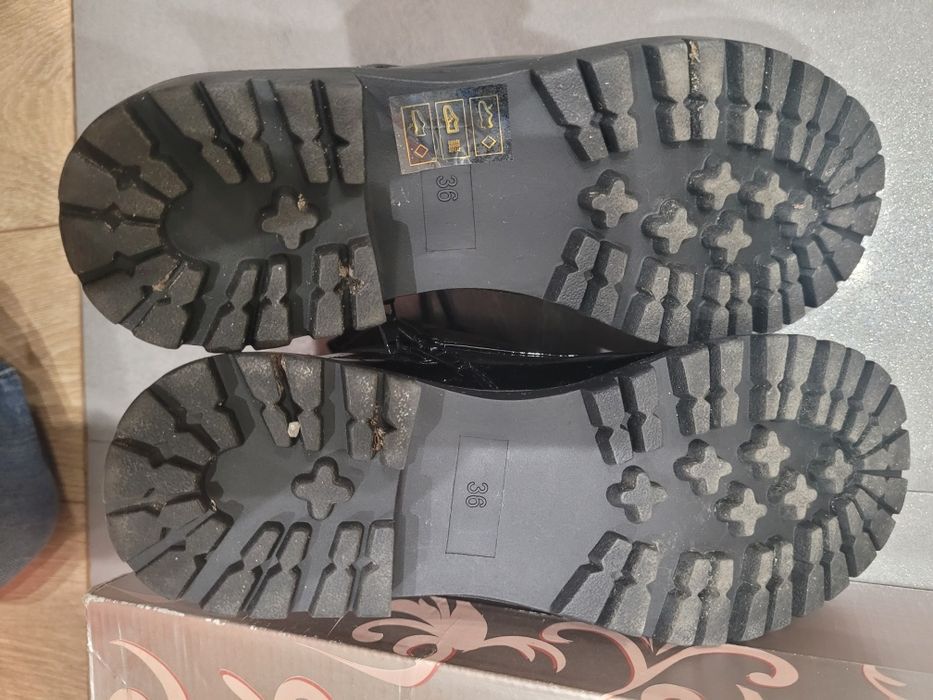 Buty zimowe Reserved 36 jak nowe