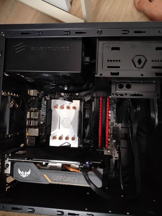 i5 11600K z GTX 1660 Super oraz monitor Asus