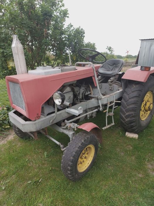 Traktor esek z rozrusznikiem