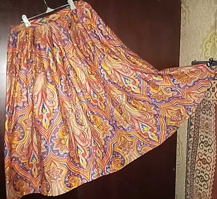 Літній яскравий новий костюм-трійка, р.48, зріст 164см.