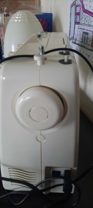 Машинка швейна Janome 23e