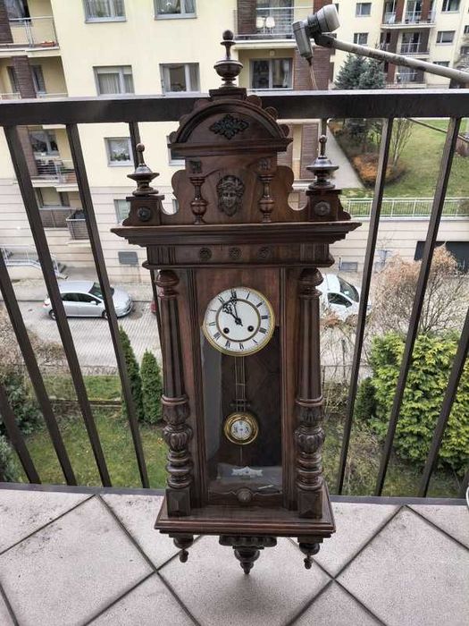 Zegar  wiszacy - sygnowany JB