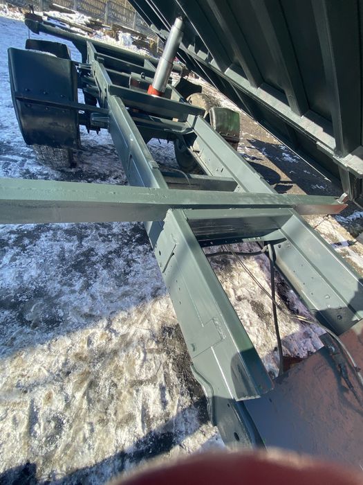 Przyczepa jednoosiowa na 3-strony wywrot