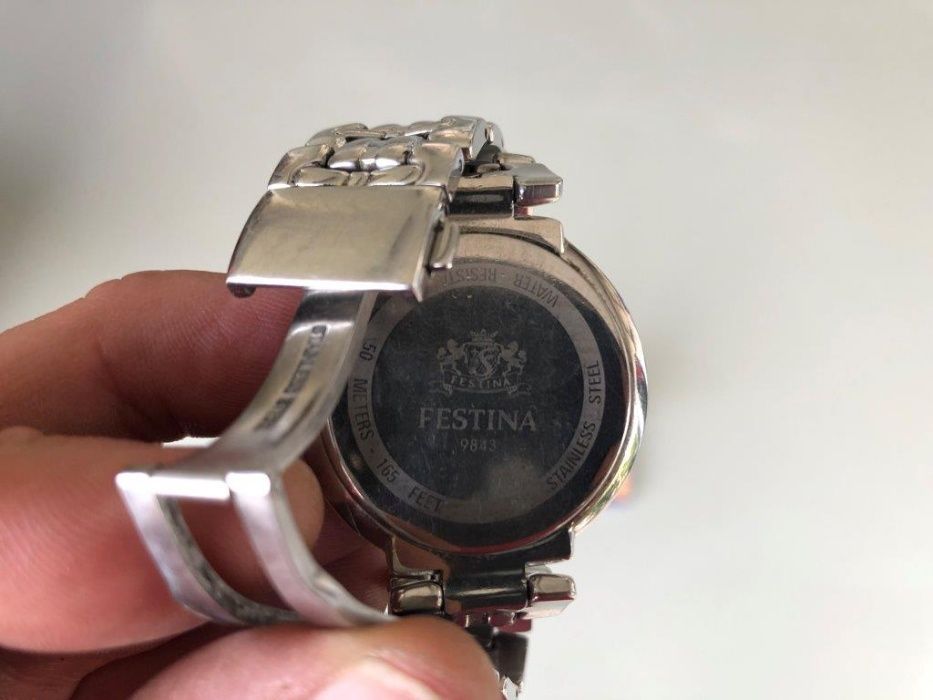 Relógio Marca Festina em prata