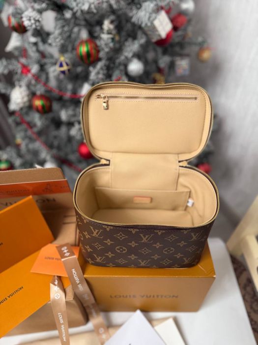 Косметичка кейс в среднем размере брендовая Louis Vuitton луи витон