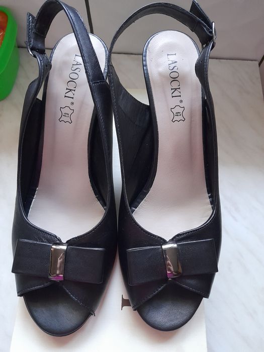 Sandałki z kokardką