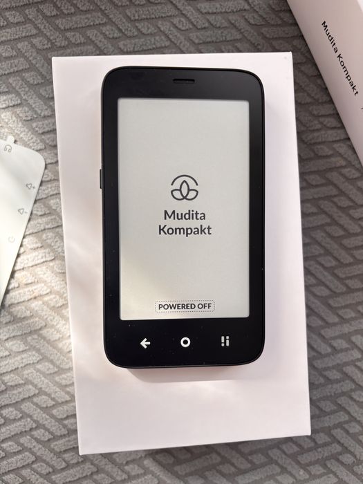 Mudita Kompakt telefon minimalistyczny