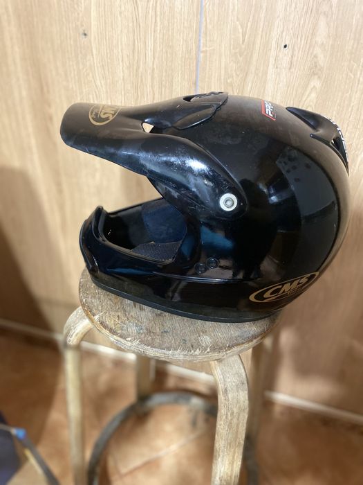 Capacete preto cms