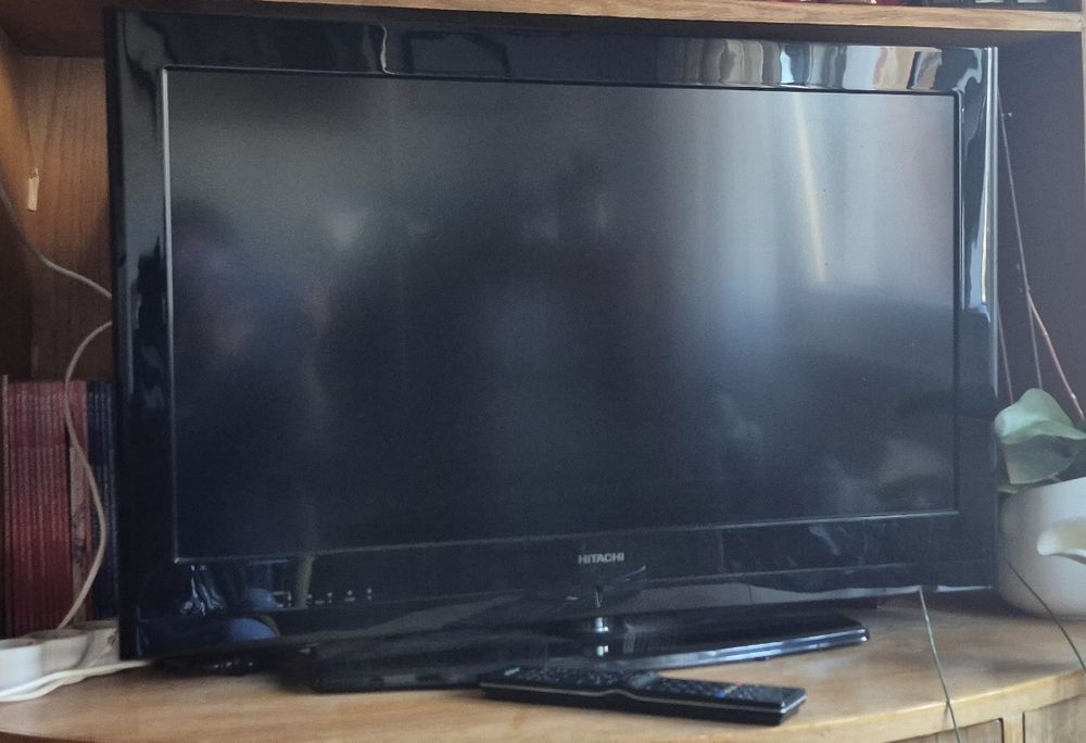 TV HITACHI em bom estado