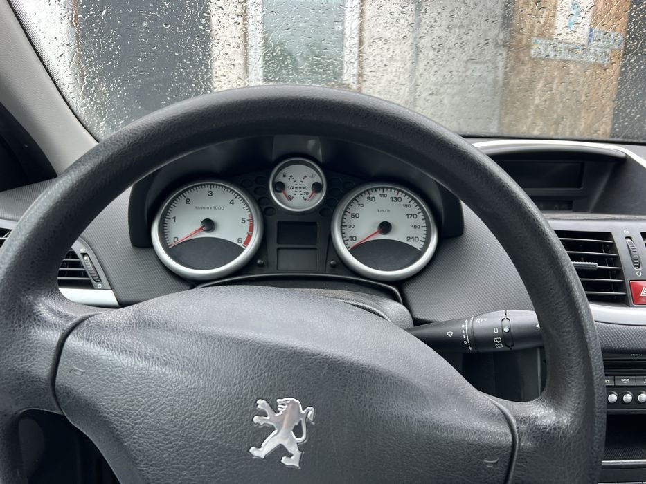 Автомобіль peugeot 207 sw