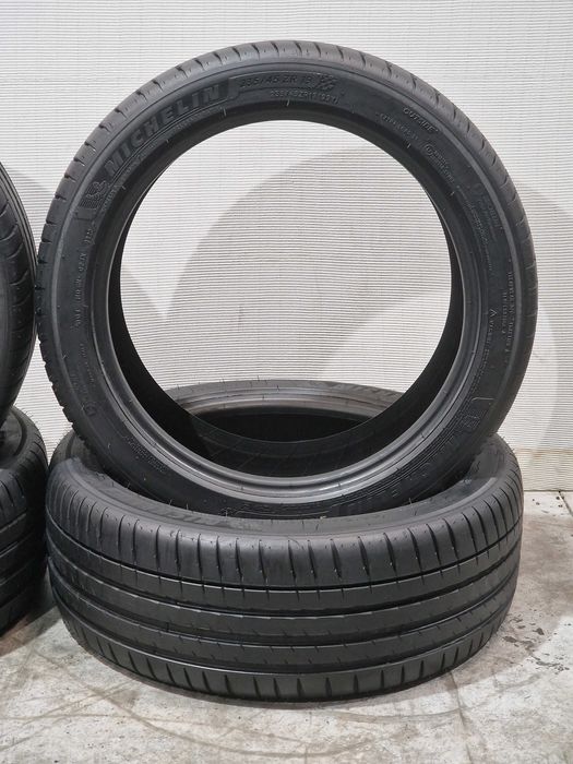 4 Pneus 235/45R19 MICHELIN Semi Novos