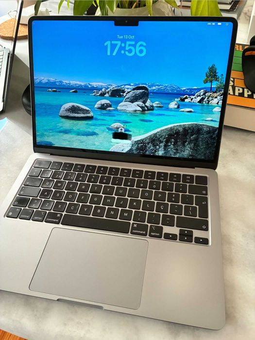 MacBook Air M2 2022 13,6 8GB SSD 256GB