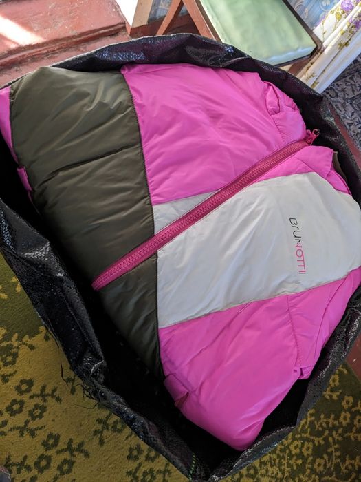 Продам мішок жіночого верхнього одягу