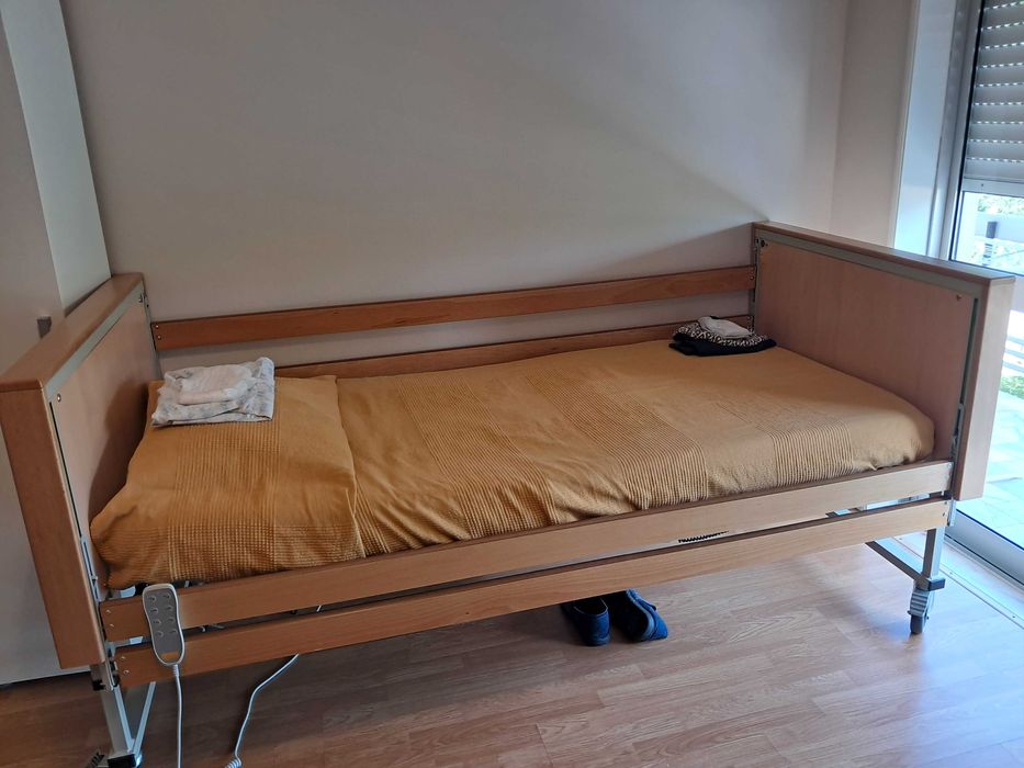 Cama articulada e elevatória marca Orthos
