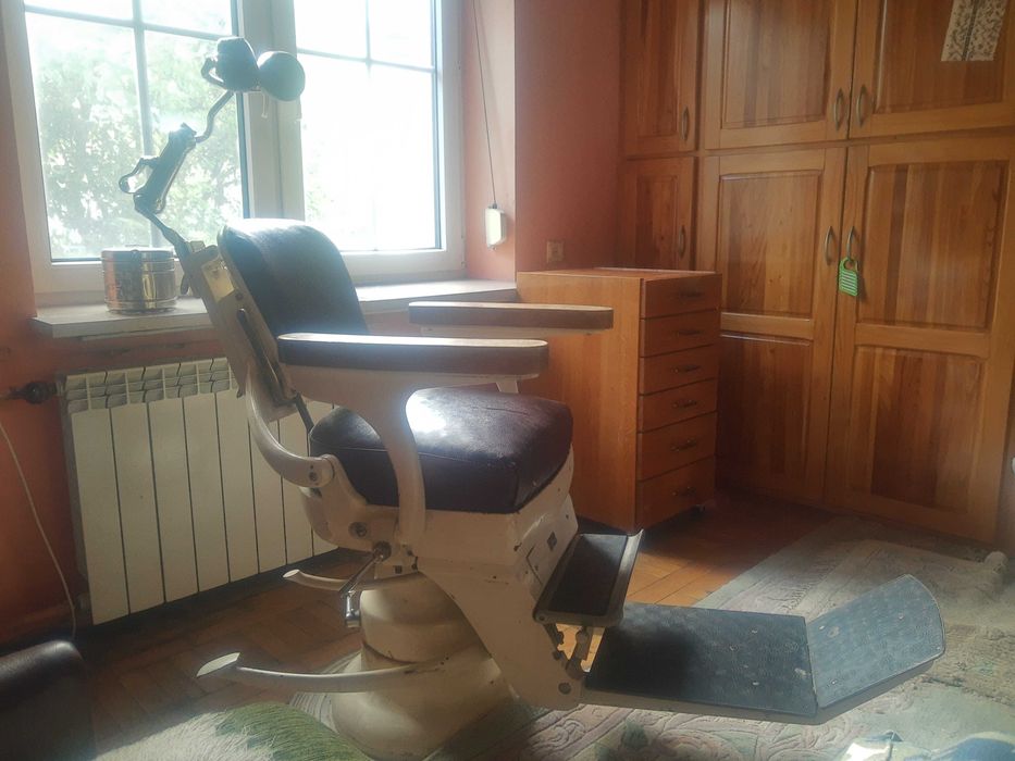 Fotel dentystyczny i inne akcesoria dentystyczne