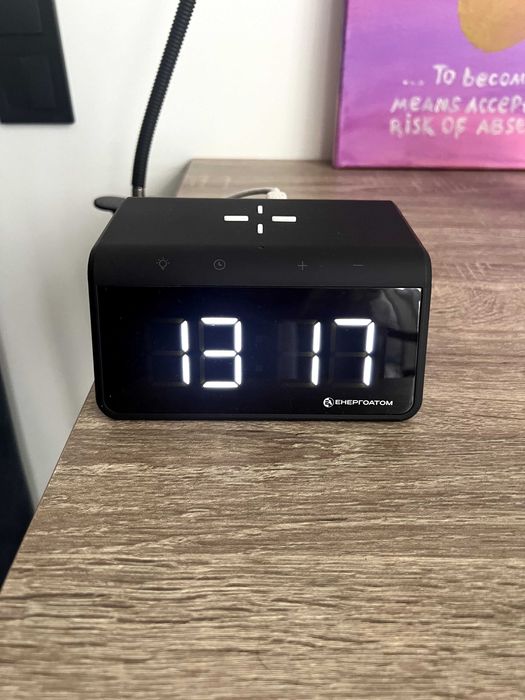 Настільний годинник Wake Up 4в1 з бездротовою зарядкою (новий)