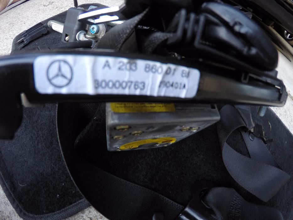 Mercedes W203 - Conjunto Cintos completo
