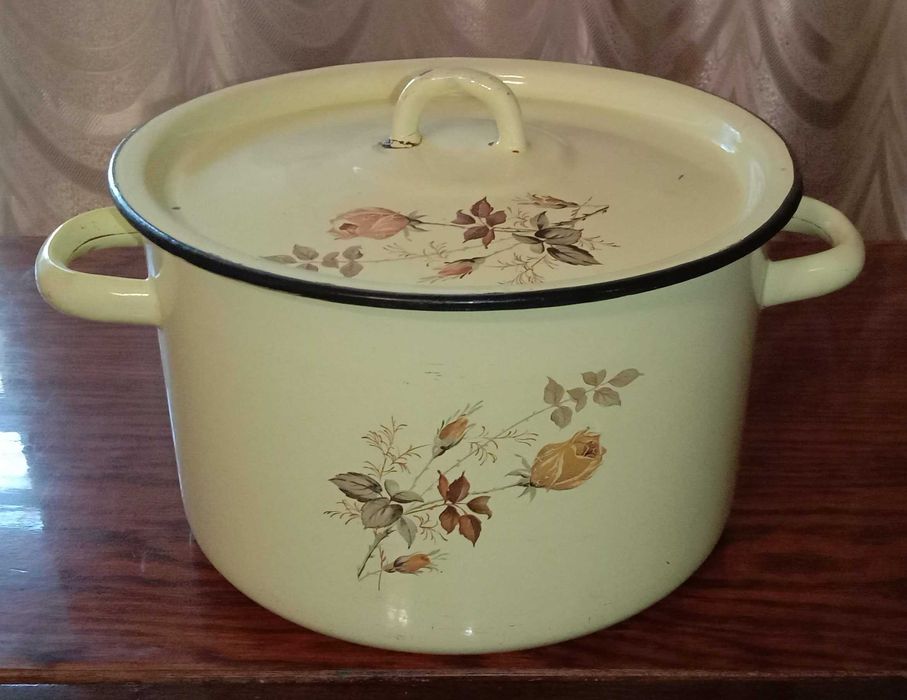 Большая эмалированная кастрюля, желтая. Объем 5 л. СССР