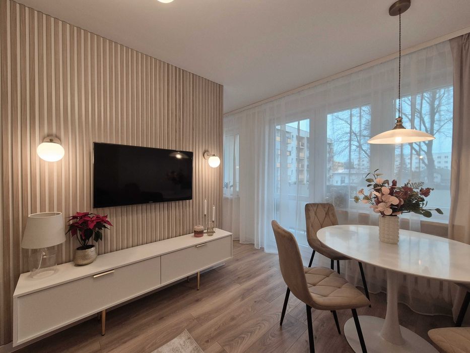 2pokoje na 1piętrze. Duży balkon. Po generalnym remoncie.