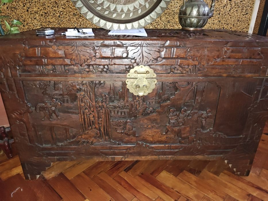 Arca antiga trabalhada