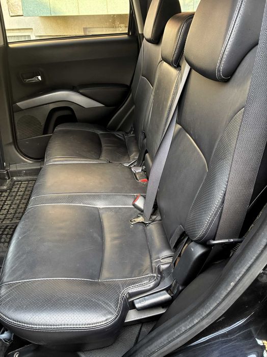 Samochód Peugeot 4007, rok produkcji 2010, automat, 4x4, hak, 7 osobowy