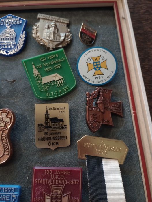 Stare oznaczenia przypinki Okazja