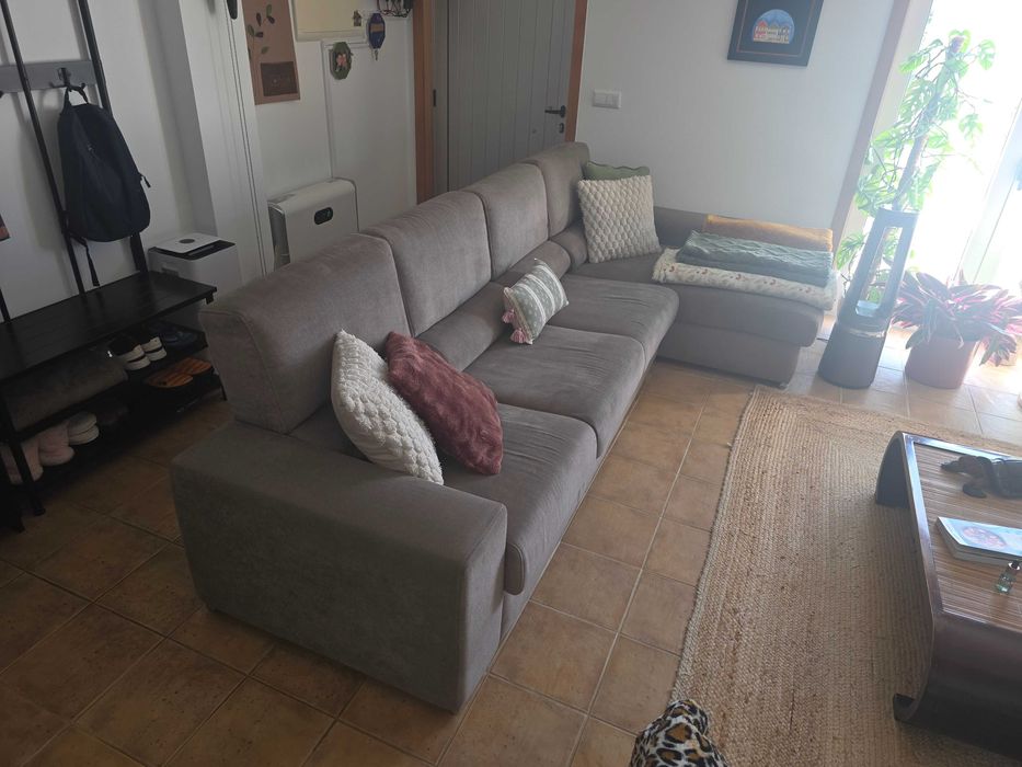 Sofá com chaise long