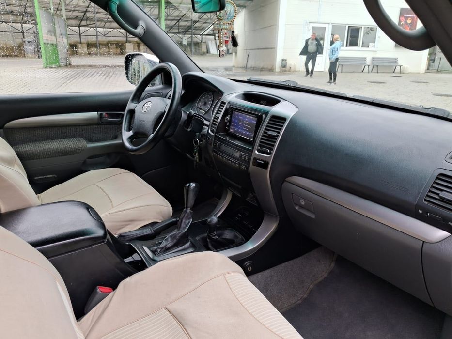 Автомобіль Toyota Land Cruiser Prado