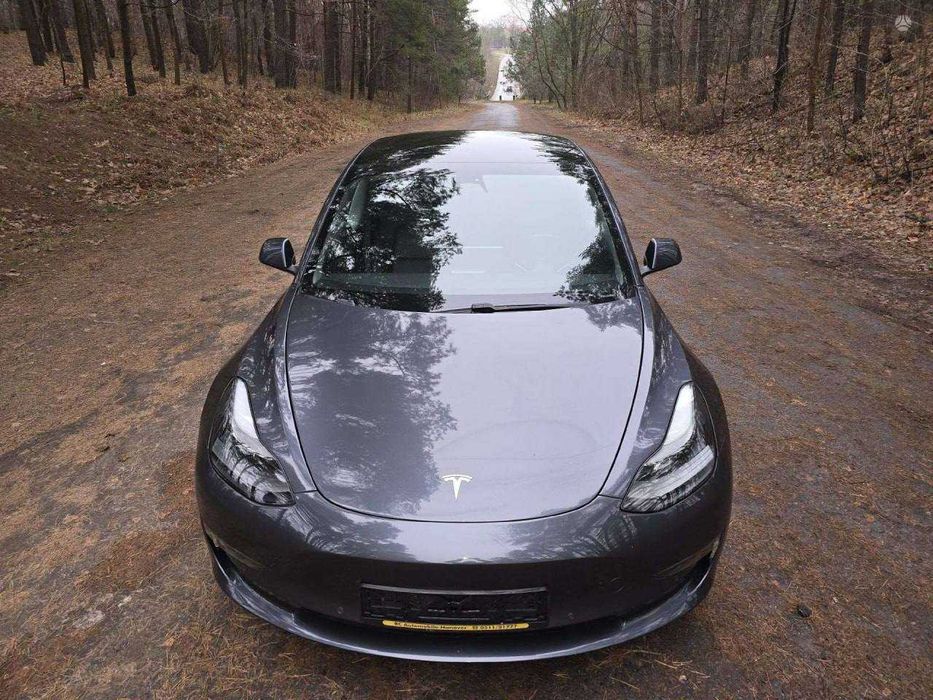tesla model 3 2021