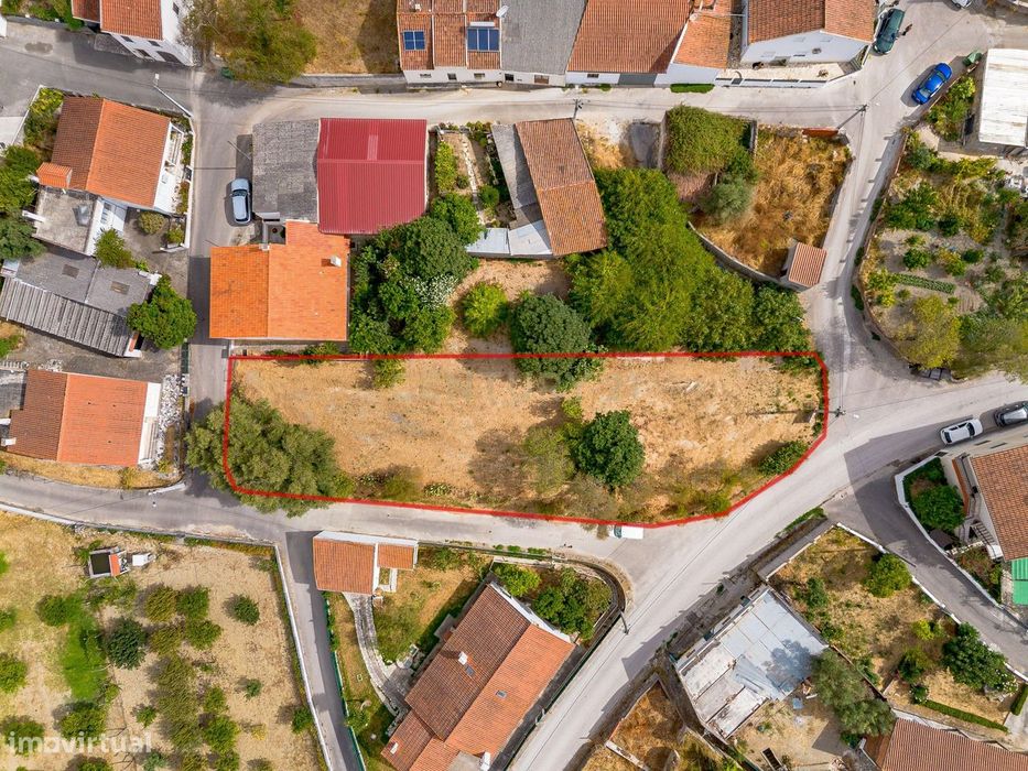 Terreno Urbano no Centro de Valhelhas (Torres Novas) – 960 m² — Olaia E Paço, Santarém