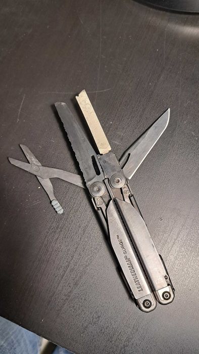 multitool Leatherman Surge black