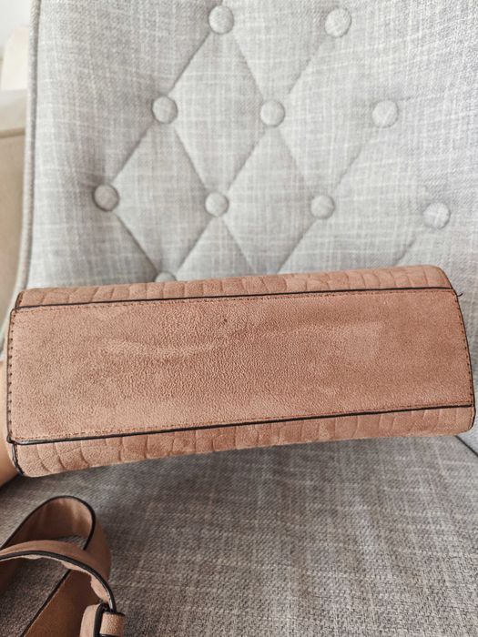 Różowa torebka zamszowa Parfois