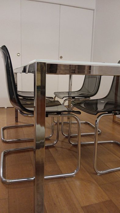 Mesa Torsby e Cadeiras Tobias Ikea