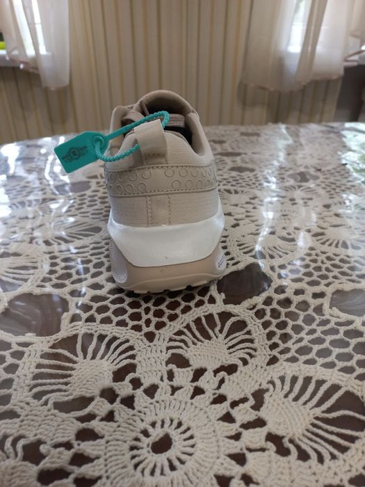 Кросівки жіночі нові