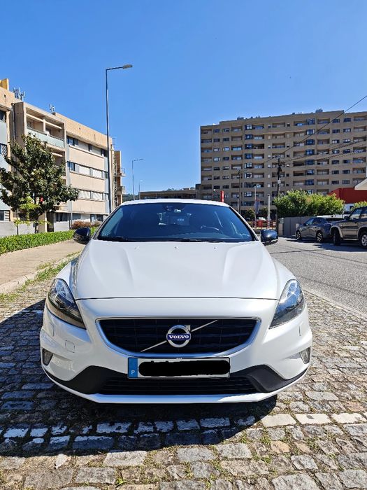 [VENDA/TROCA] Volvo V40 D2 2.0 R-Design 120cv