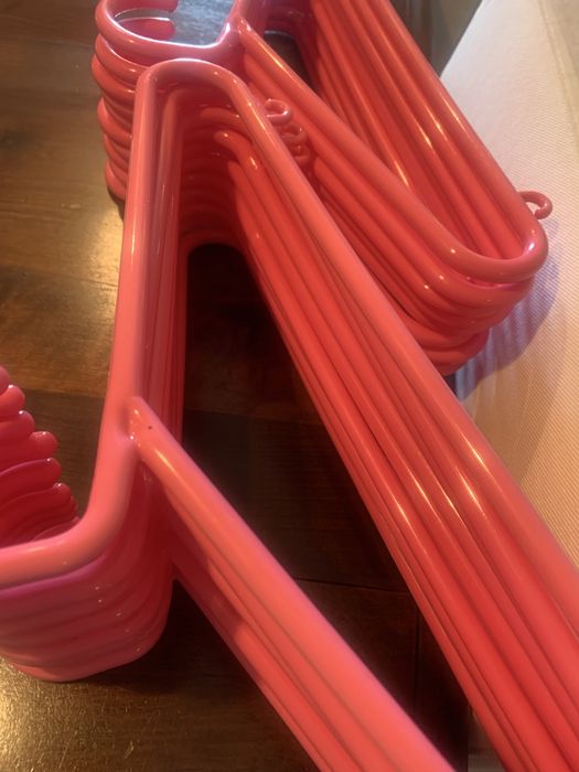 21 cabides cor se rosa. Sem qualquer dano